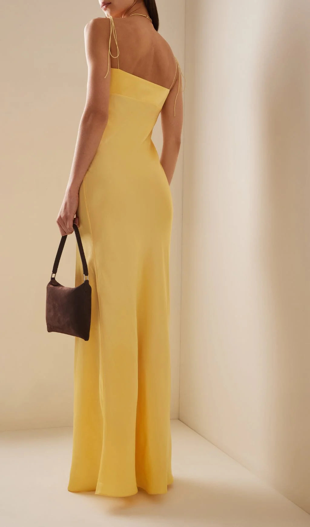 Soutien-gorge coque en forme de A avec dos exposé et fines bretelles